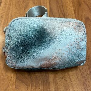 ❤️ Lululemon Everywhere Belt Bag Spray Paint NWT